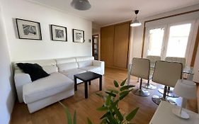 Apartamento a 5 min caminando de la Playa Sta. Cristina, Oleiros (Terraza, Parkin, )